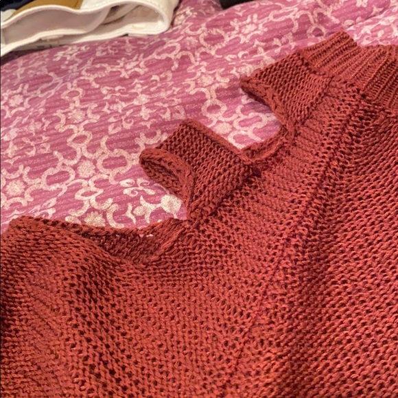 Red sweater - Picture 2 of 3